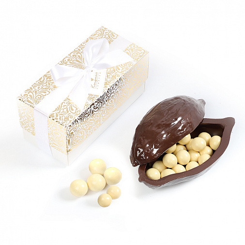 Какао-боб из горького шоколада с драже "Фундук" в белом шоколаде