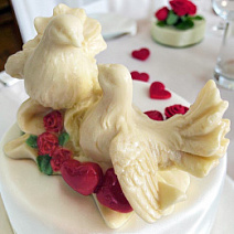 "Голуби" скульптура белый шоколад 