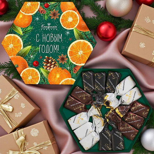 Новогодний набор: конфеты шоколадные, печенье,пряник, чай 675г в термопакете