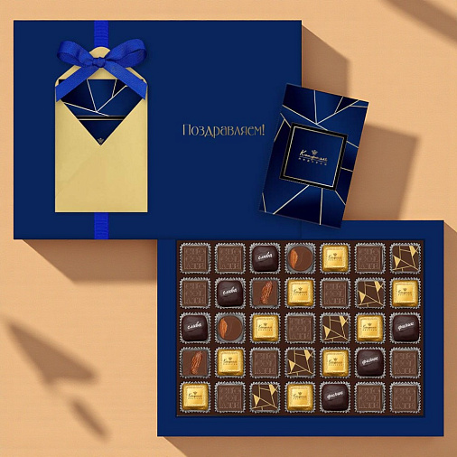 Набор: шоколад, сухофрукты, шоколадные конфеты "Ассорти" (мужская синяя коллекция)