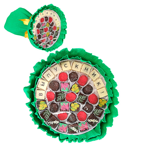 Букет из конфет ассорти и ручной работы зеленый с текстом Выпусник 335г