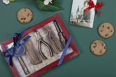 Что подарить на 23 февраля 2026 супругу