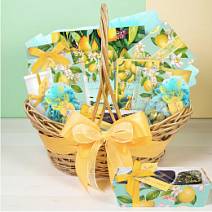 Подарочная корзина: шоколад, конфеты, оливки, кофе 1545г