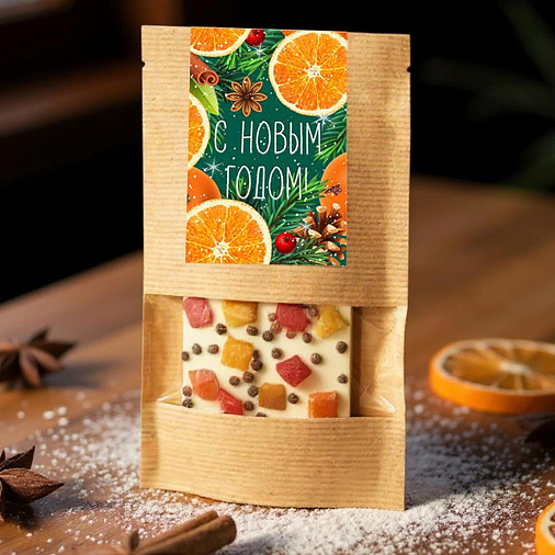 Новогодний шоколад белый с рисовыми шоколадными шариками, цукатами папайи 55г